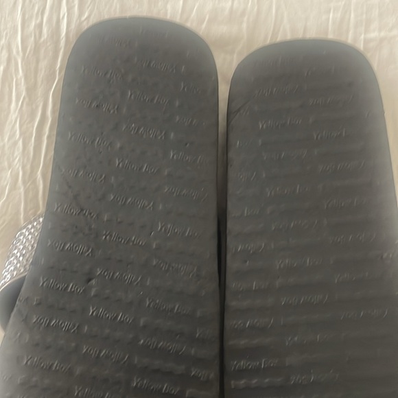 YELLOW BOX PEWTER SEQUIN FLIP FLOP - Picture 4 of 4